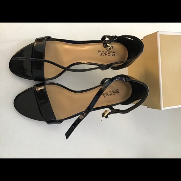 Shoes - Micheal Kors 7.5 new